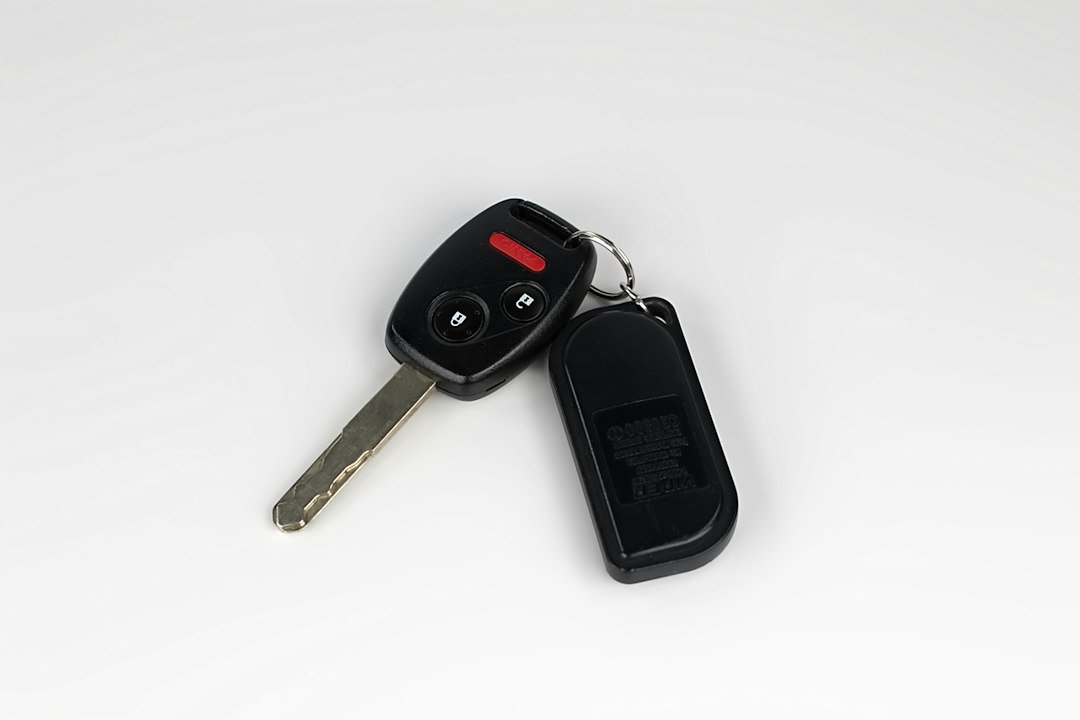 Clé de voiture avec télécommande. Photo de Barry A, Unsplash.